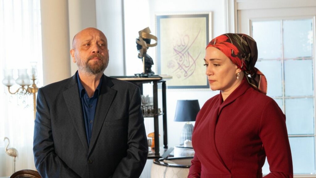 Названа дата финала четвертого сезона турецкого сериала «Клюквенный щербет»