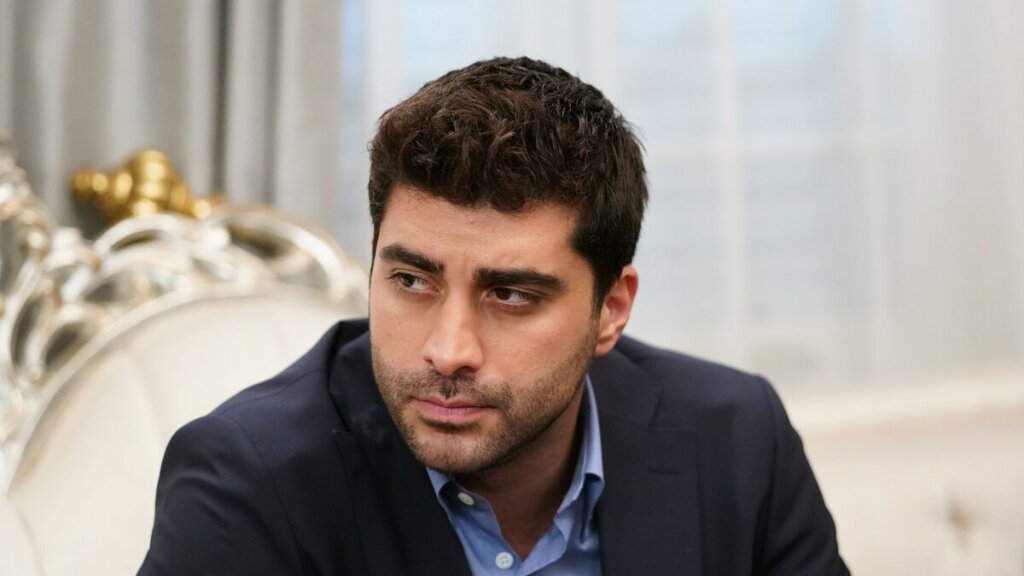 Догукан Гюнгер возвращается в турецкий сериал «Клюквенный щербет»: Слух дня