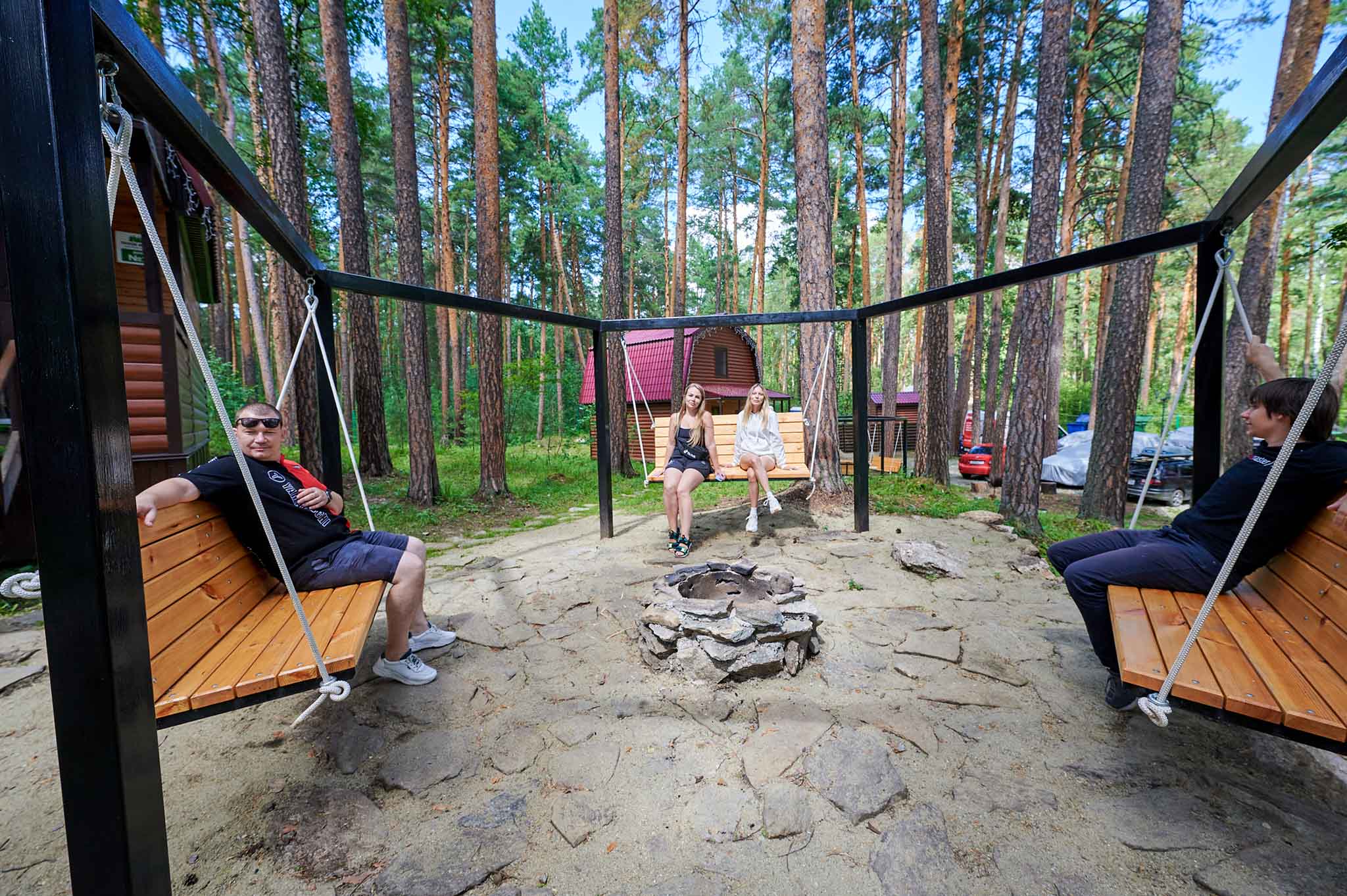 качели у костра