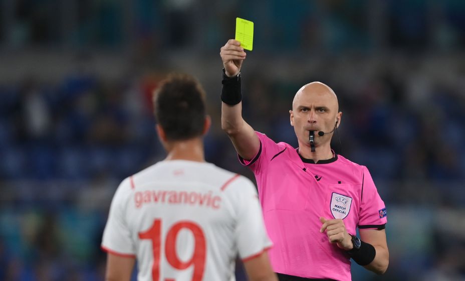 Сергей Карасев продолжает работу на Евро-2020. Фото: Reuters