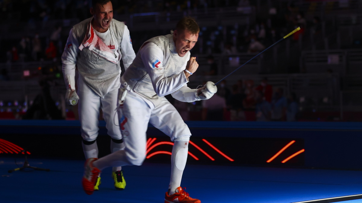 Победные эмоции сборной России по фехтованию на рапирах после выхода в финал Олимпиады. Фото: REUTERS