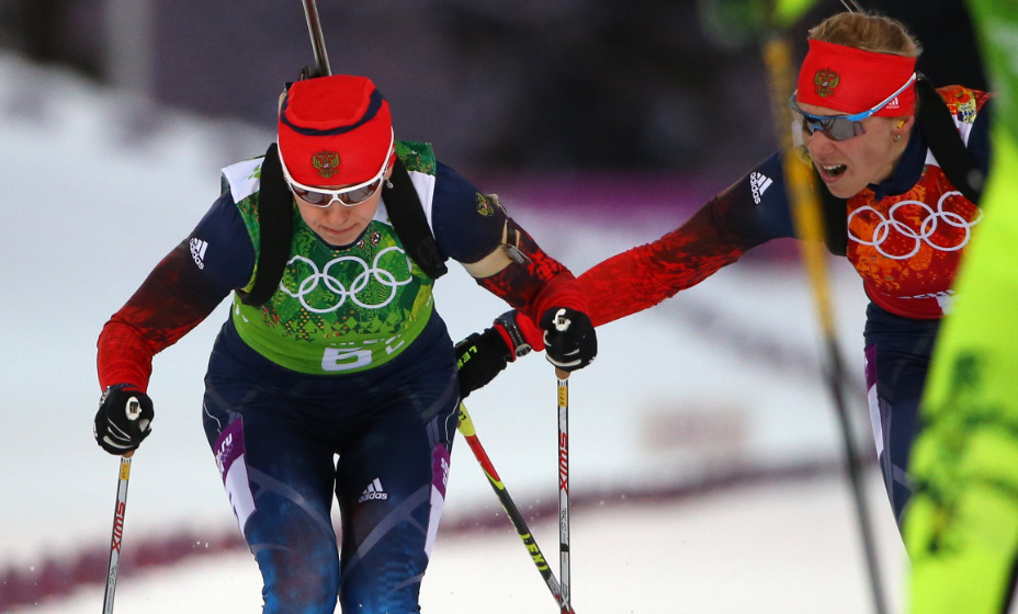 Ольга Зайцева передает эстафетную палочку Ольге Вилухиной на Олимпийских играх в Сочи. Фото: Global Press Look