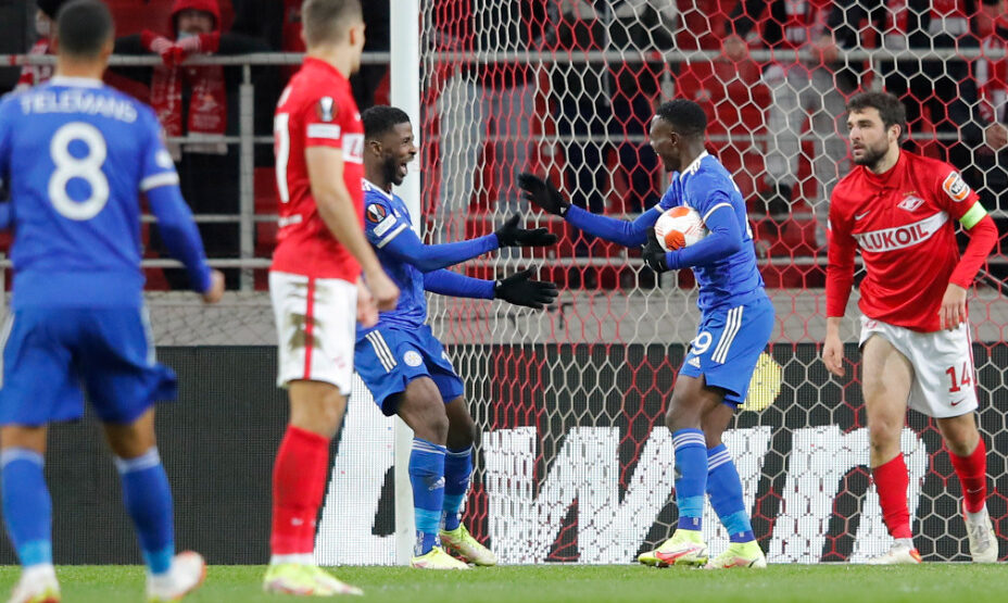 Патсон Дака, Футбол