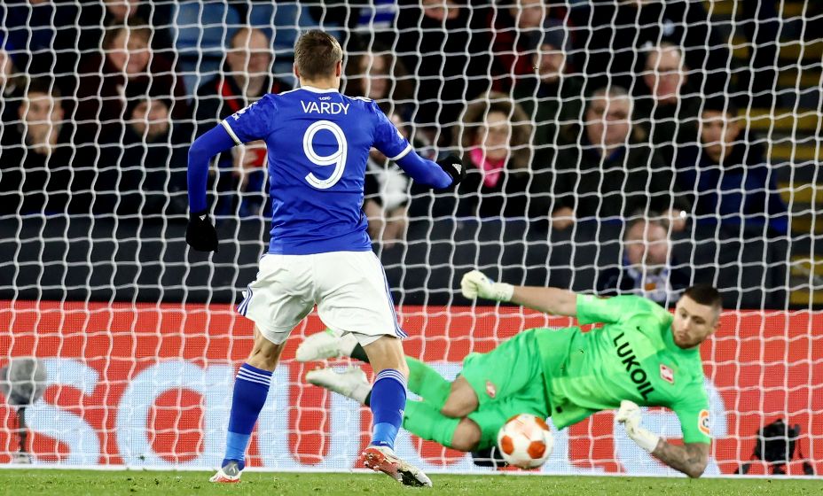 Селихов взял пенальти от Варди. Фото: Reuters