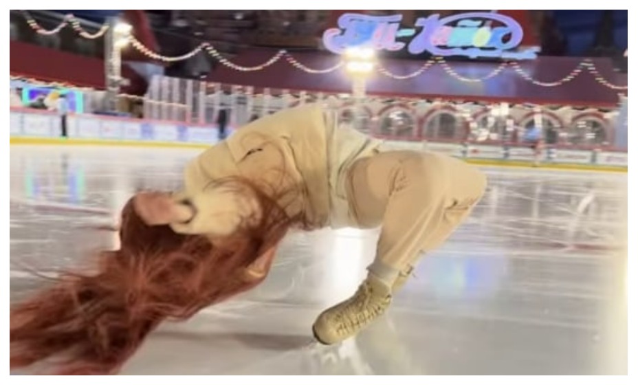 Александра Трусова покорила зрителей на Красной площади, исполнив кантилевер. Фото: Инстаграм Александры Трусовой