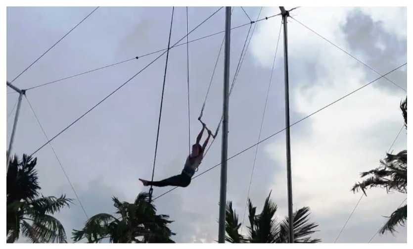 Анна Щербакова пролетела над землей. Фото: Соцсети Анны Щербаковой