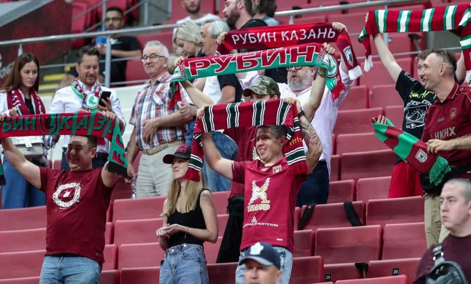 Болельщики «Рубина» не отворачиваются от команды, которую тренирует Леонид Слуцкий. Фото: Пресс-служба «Рубина»