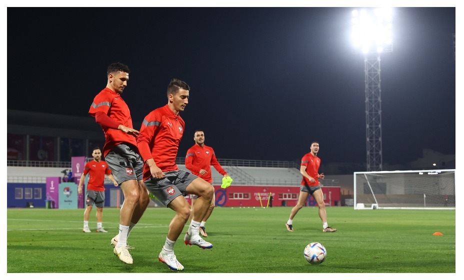 Футболисты сборной Сербии готовятся к первому матчу с Бразилией. Фото: Reuters