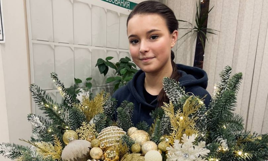 Фигуристка Щербакова с букетом цветов.
Фото: Личная страница Анны Щербаковой в соцсетях