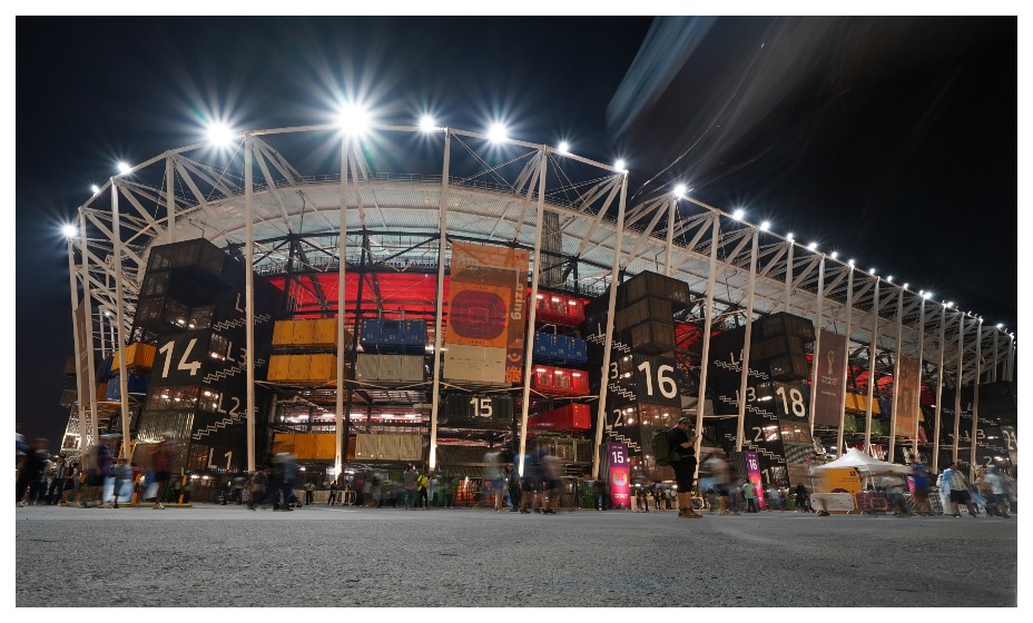 При строительстве стадиона было использовано 974 транспортных контейнера. Фото: Global Look Press