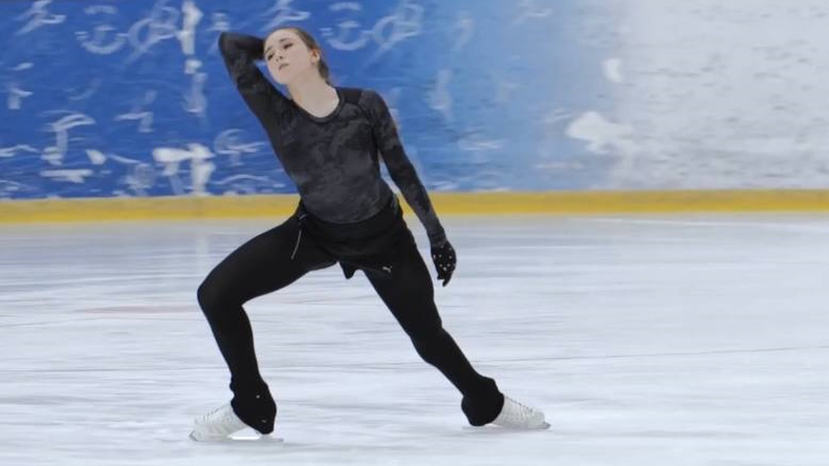 Камила Валиева во время тренировки в 