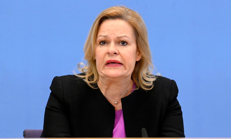 Нэнси Фезер не хочет выдавать визы россиянам.
Фото: Global Look Press