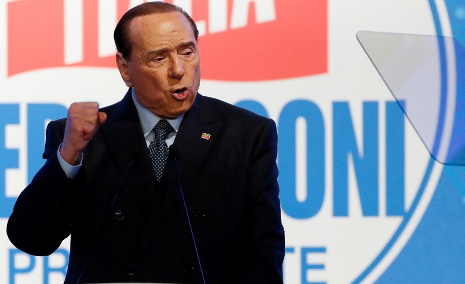 Берлускони всегда очень сильно любил футбол. Фото: Reuters