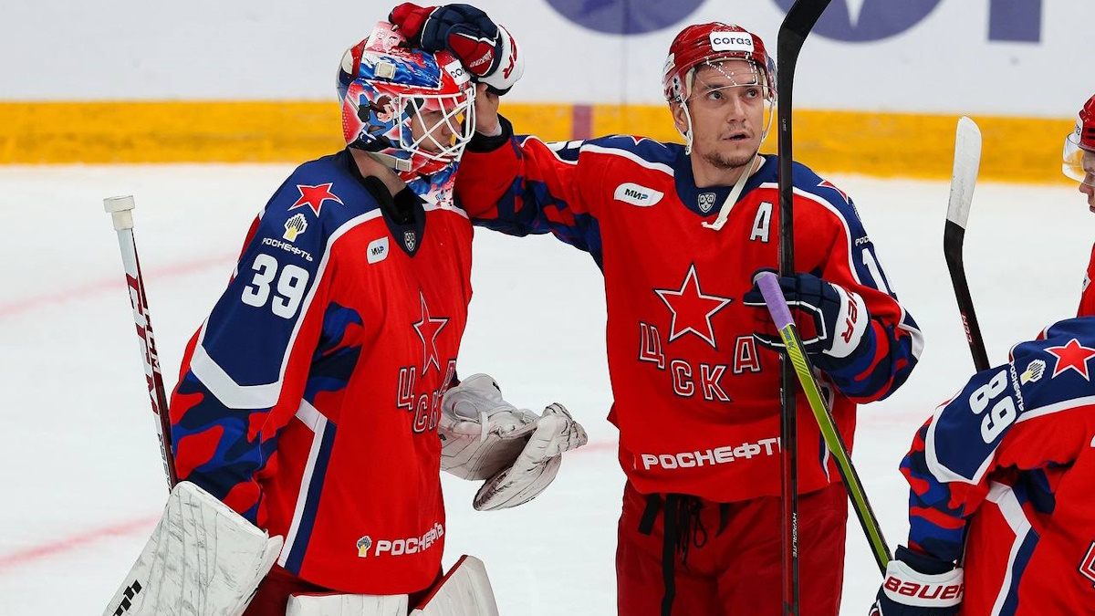 Игру Александра Шарыченкова в воротах ЦСКА Федоров назвал хорошей. Фото: пресс-служба ХК ЦСКА (Москва)