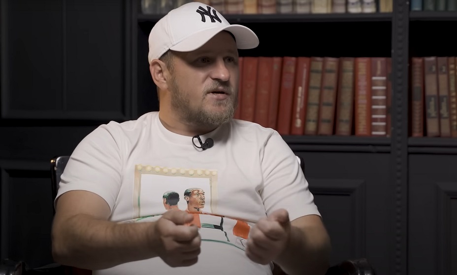 Самедов заявил, что у Алиева проблемы с головой. Фото: YouTube-канал Ксении Больбот