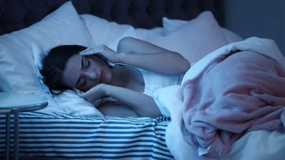 Спать можно по-разному, лишь бы было удобно. Фото: Shutterstock