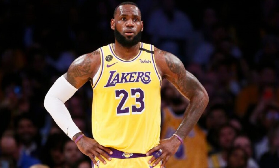 Леброн Джеймс потерпел самое крупное поражение в карьере в матче против «Филадельфии». Фото: НБА