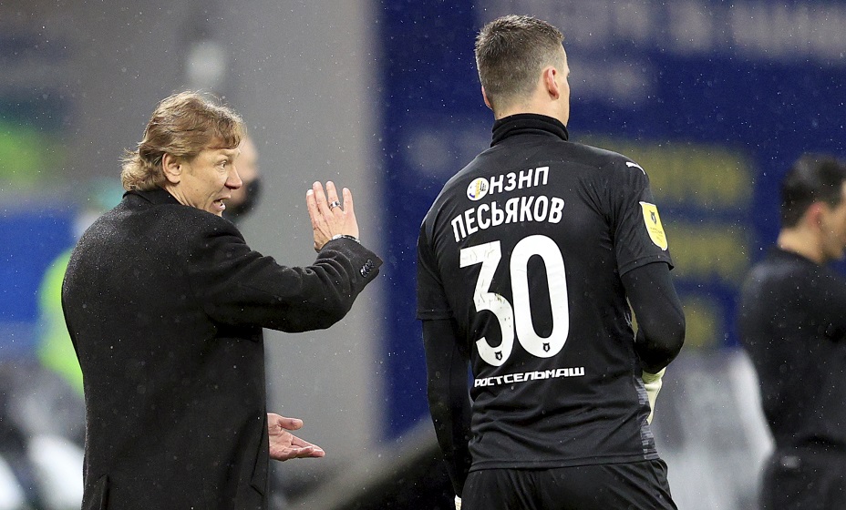 Карпин высказался о продлении контракта с Песьяковым. Фото: Global Look Press