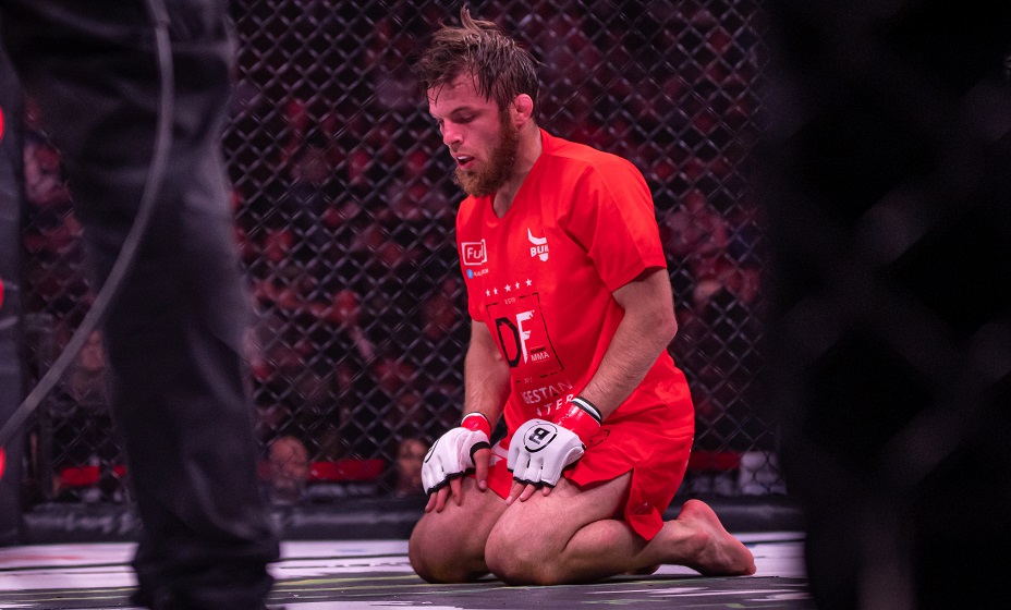 Россиянин Магомедов проиграл бой за звание чемпиона Bellator в легчайшем весе. Фото: Global Look Press