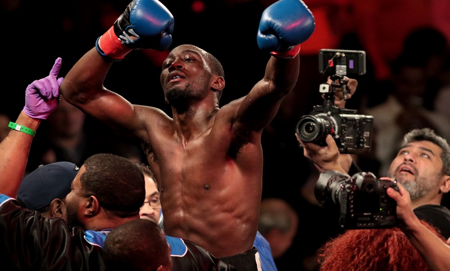 Кроуфорд после победы над Мадримовым стал чемпионом мира в первом среднем весе по версии WBA. Фото: Global Look Press