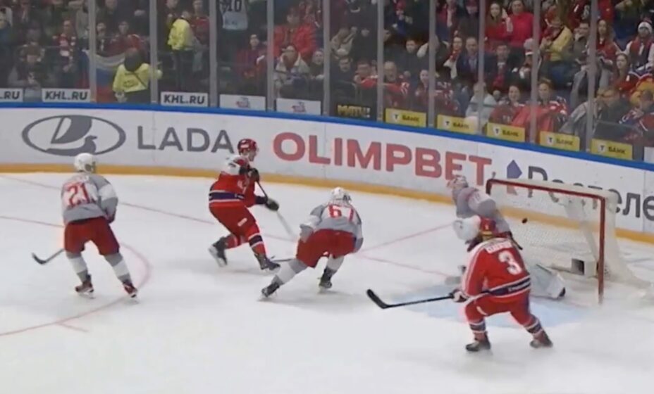 ЦСКА вырвал победу в дерби. Фото: кадр трнасялции КХЛ ТВ