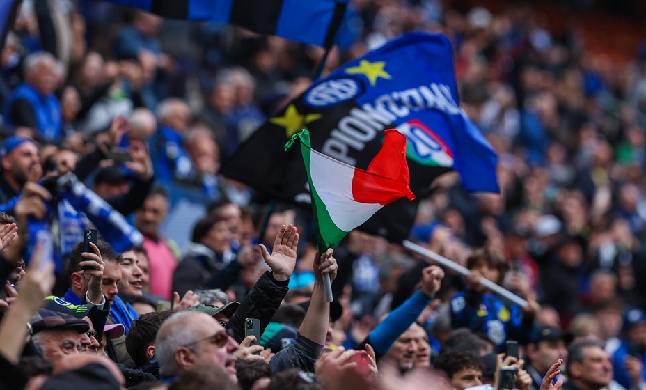 Болельщик «Интера» пережил остановку сердца во время матча с «Барселоной» в ЛЧ. Фото: Global Look Press