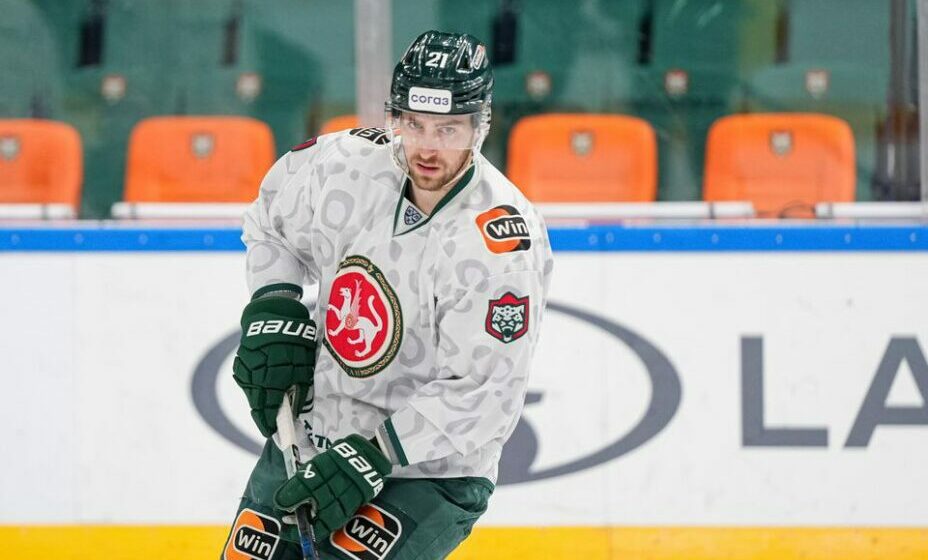 «Ак Барс» обменял нападающего Семена Кошелева в «Адмирал».
Фото: ХК «Ак Барс»