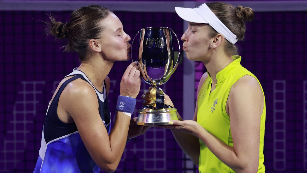 Кудерметова и Мертенс выиграли Итоговый турнир WTA в парном разряде. Фото: REUTERS
