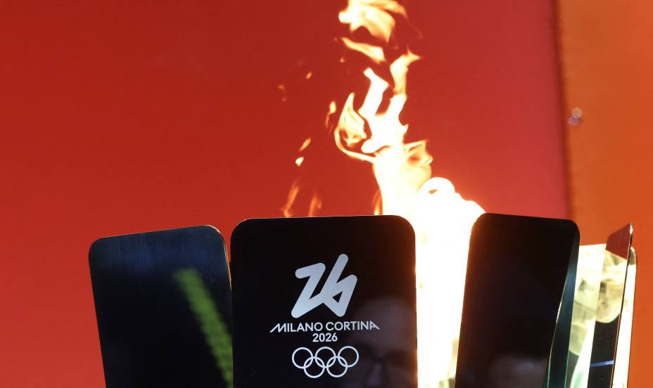 Олимпийский огонь Игр-2026. Фото: Reuters