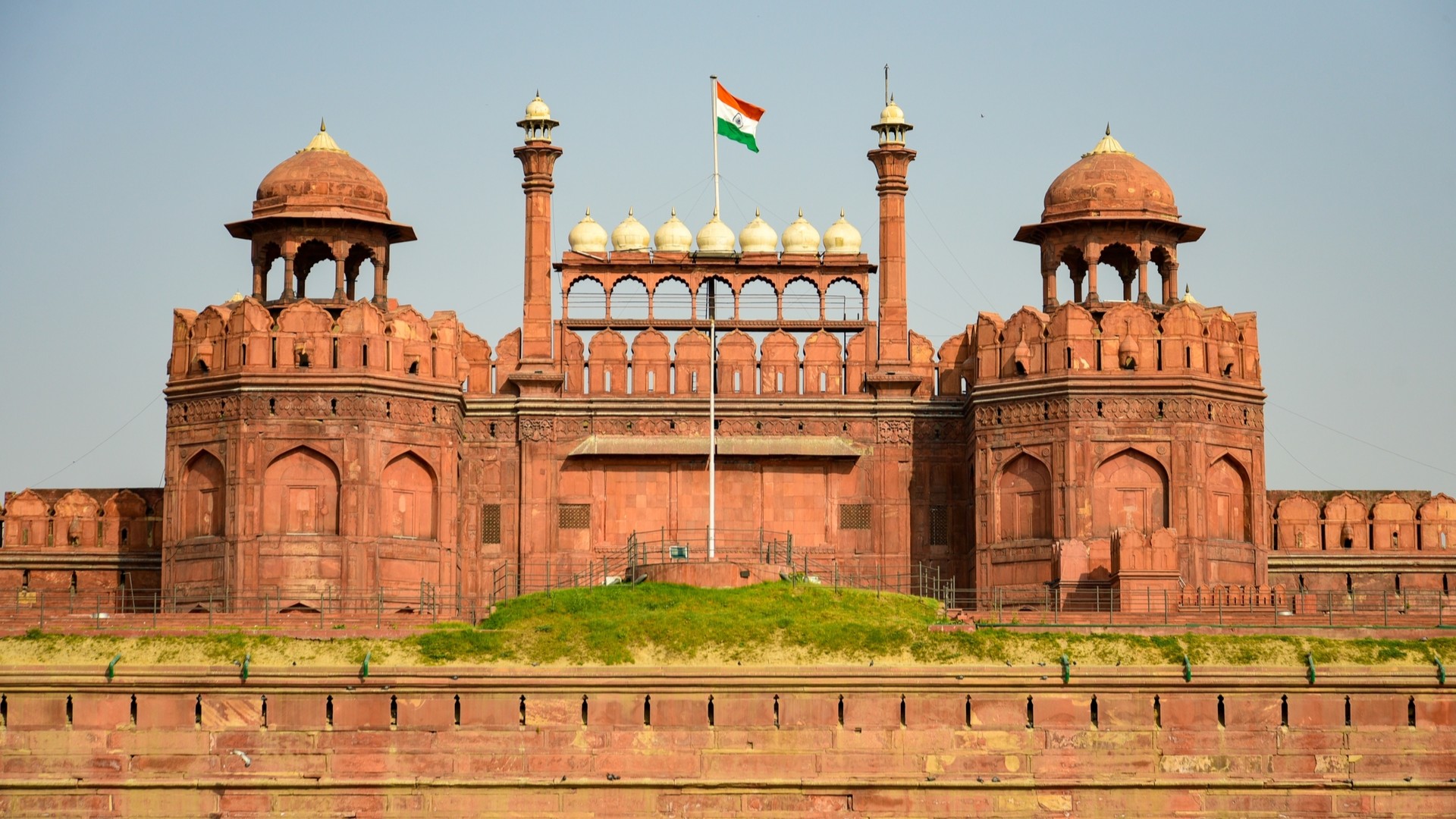 Красивый вид на Красный форт в Дели, Индия.