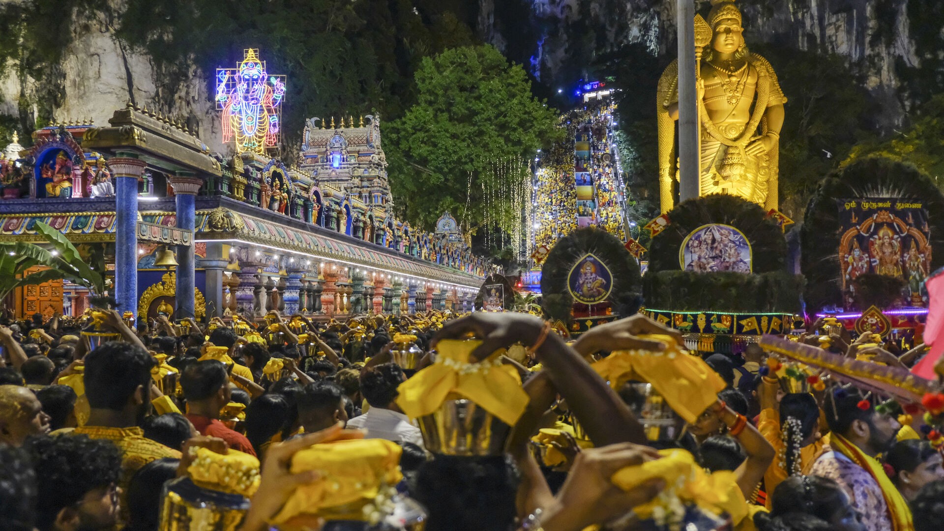 Фестиваль Тайпусам у пещер Бату, Куала-Лумпур.